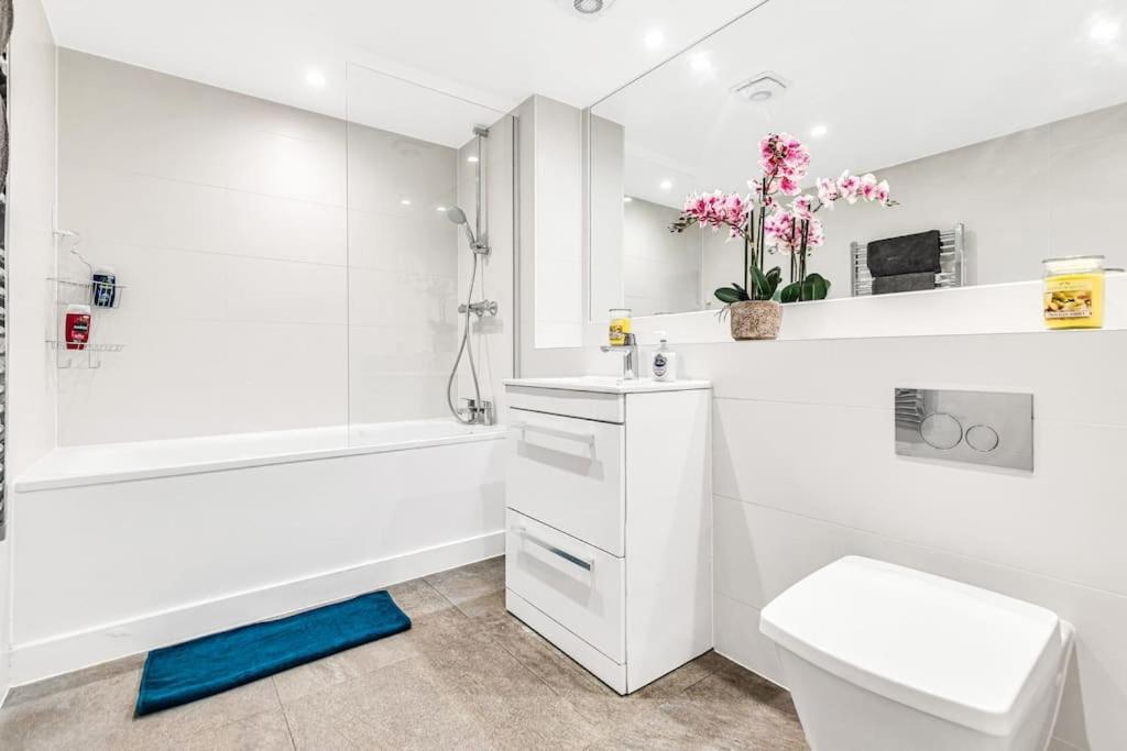 Luxaway In Earls Court - Sleeps Up To 10 * London