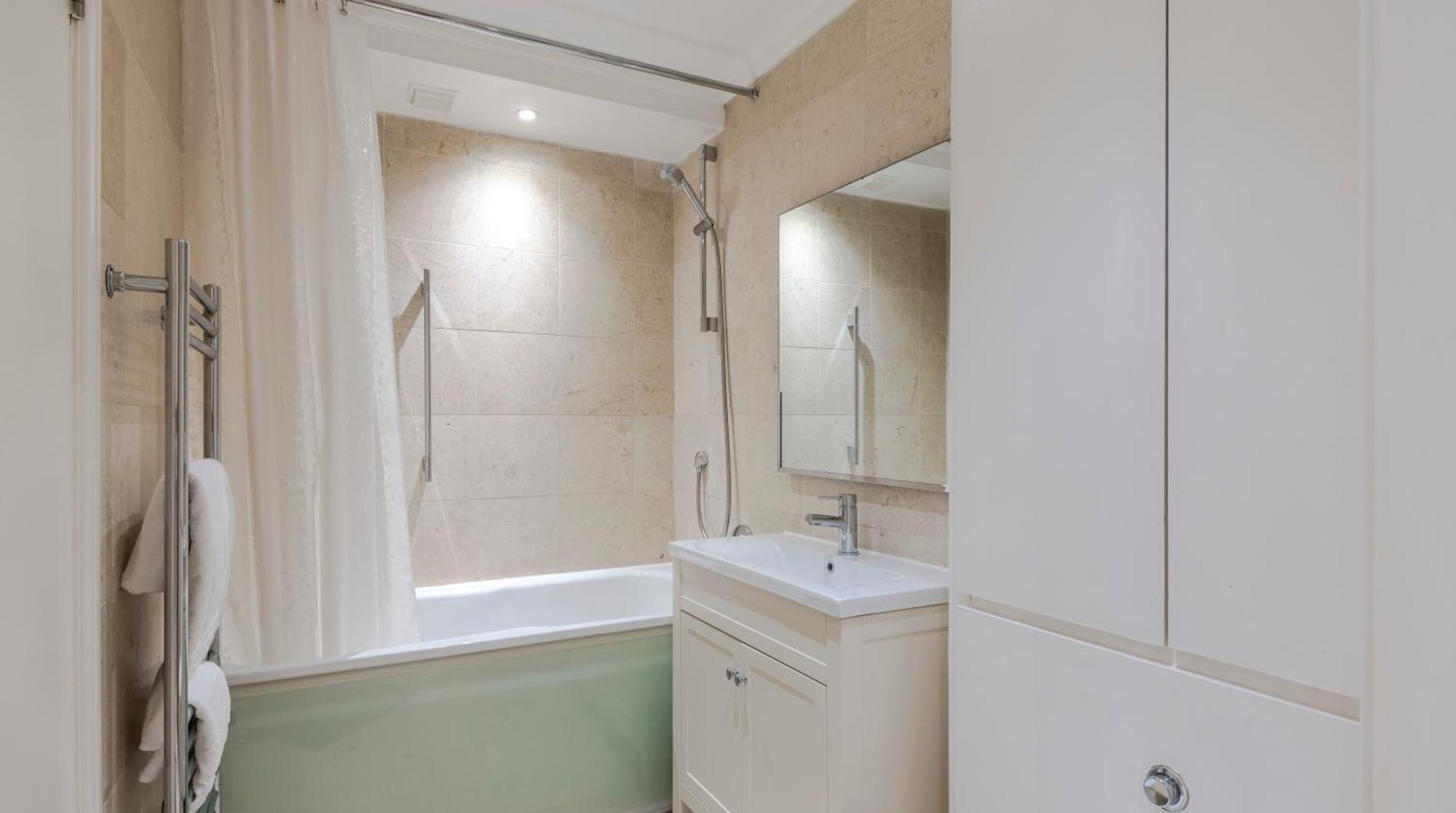 Lovely 2-bed House In Knightsbridge Feriehus
