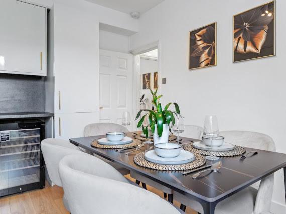 Imperial Wharf Chelsea 3 Bedroom Apartment