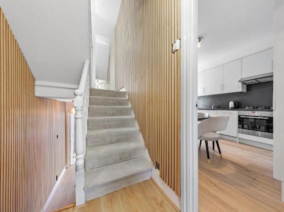 Imperial Wharf Chelsea 3 Bedroom * London