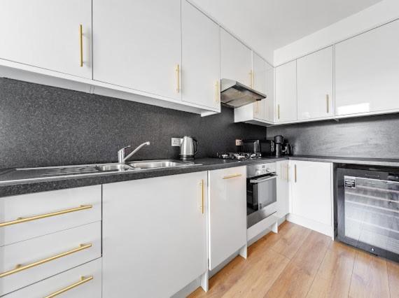 Imperial Wharf Chelsea 3 Bedroom Apartment London