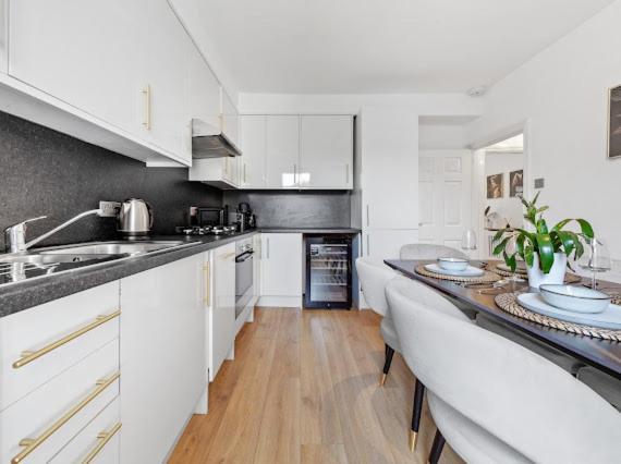 Imperial Wharf Chelsea 3 Bedroom Apartment *