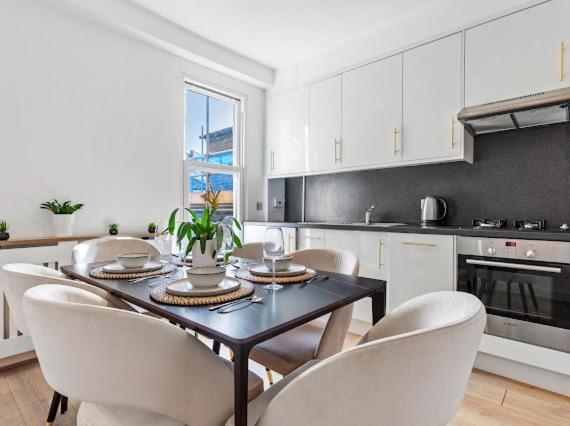 Apartment Imperial Wharf Chelsea 3 Bedroom *