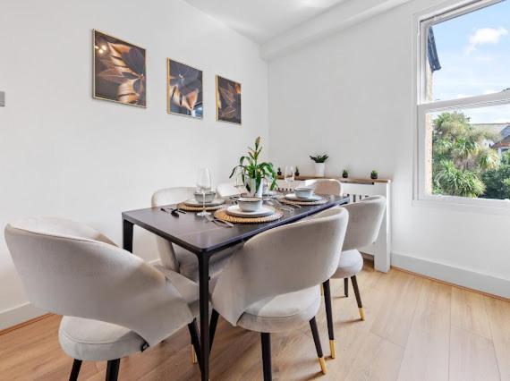 Imperial Wharf Chelsea 3 Bedroom *