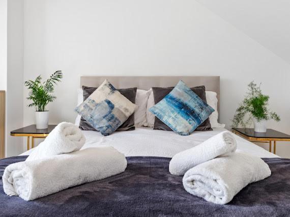 Imperial Wharf Chelsea 3 Bedroom Apartment *