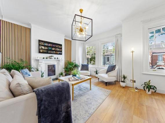 Imperial Wharf Chelsea 3 Bedroom * London