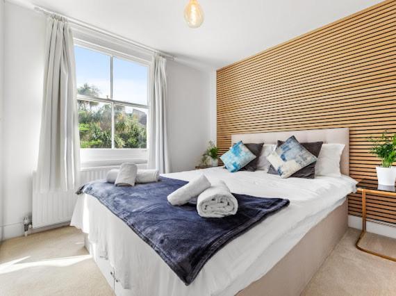 Imperial Wharf Chelsea 3 Bedroom Apartment London