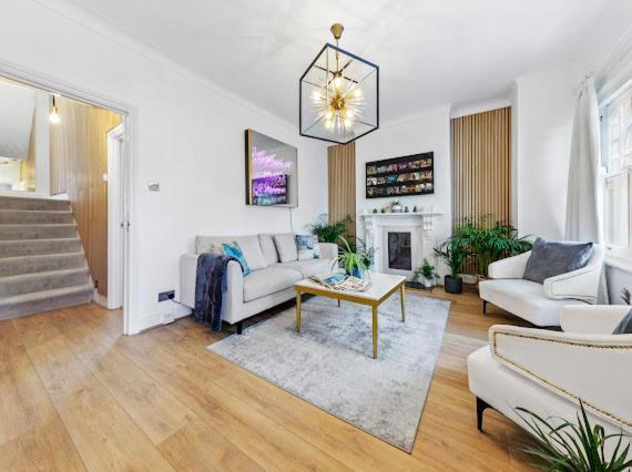Imperial Wharf Chelsea 3 Bedroom * London