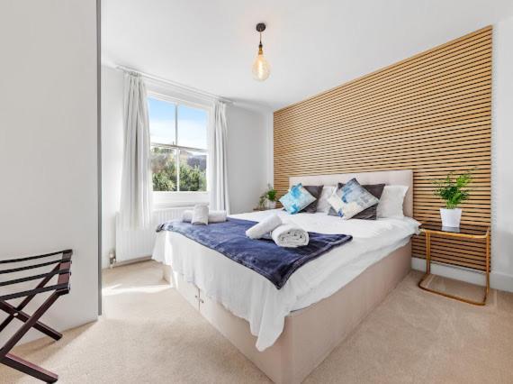 Imperial Wharf Chelsea 3 Bedroom Apartment London