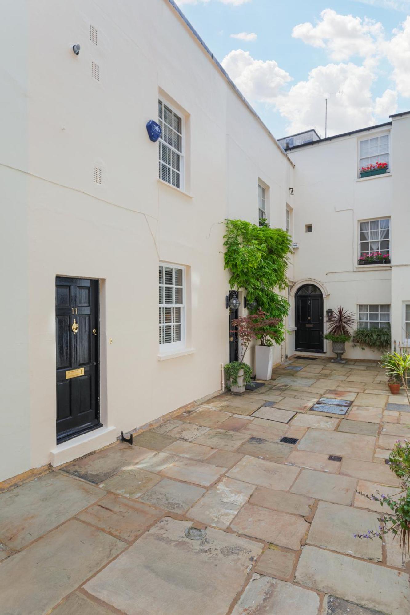 Stunning Knightsbridge 2bed Flat!