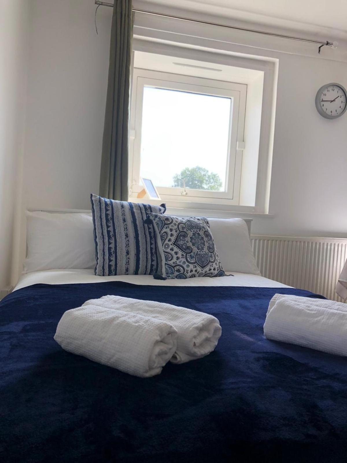 Comfy Entire Flat With View Balcony In Regents Park, Camden, Apartment