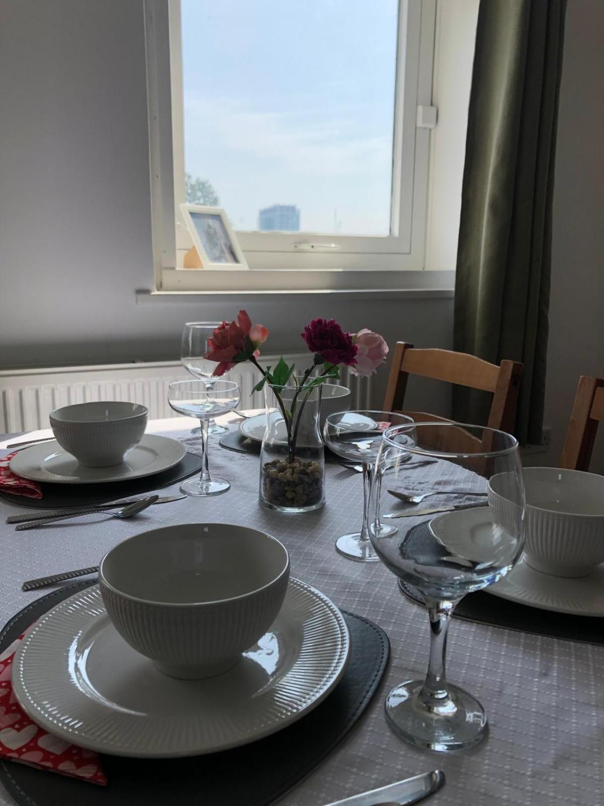 Comfy Entire Flat With View Balcony In Regents Park, Camden, London