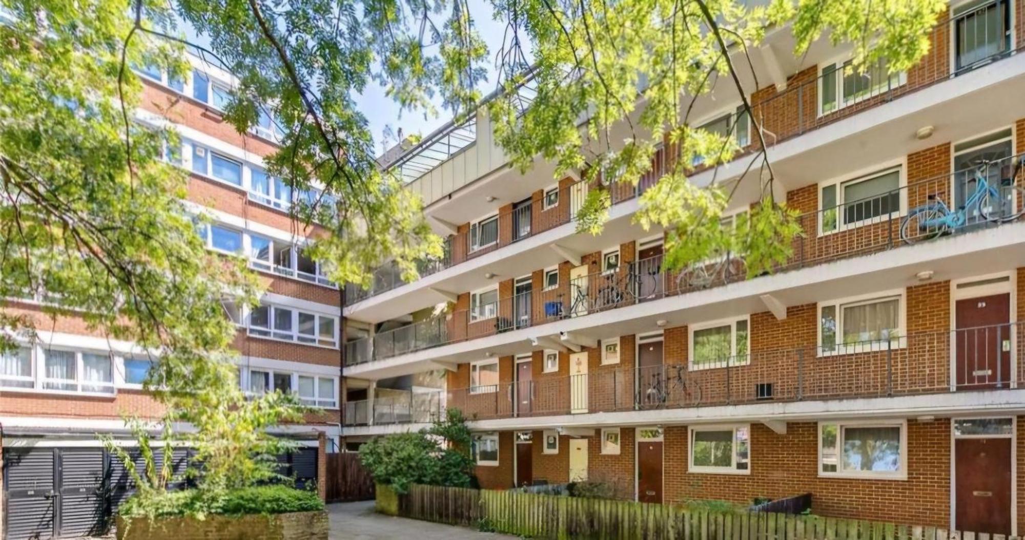 Bright And Spacious One Bedroom Apparment, Free Parking London