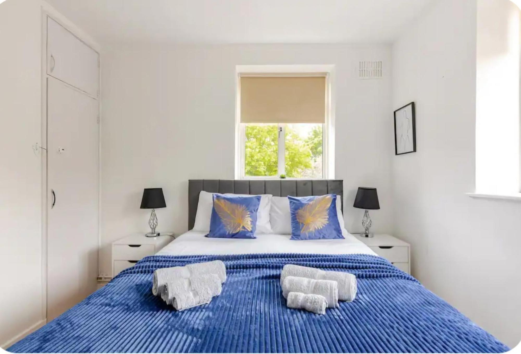 Spacious Two Bedroom In Battersea, Free Parking Apartment