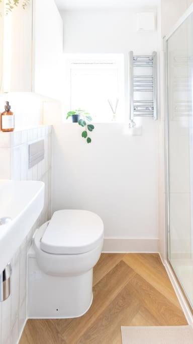 Business Near Canary Wharf Apartment London