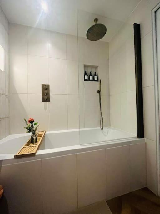 Apartment Business Near Canary Wharf London