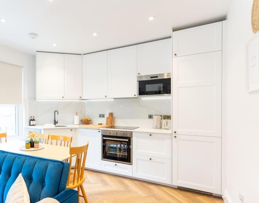 Business Near Canary Wharf Apartment