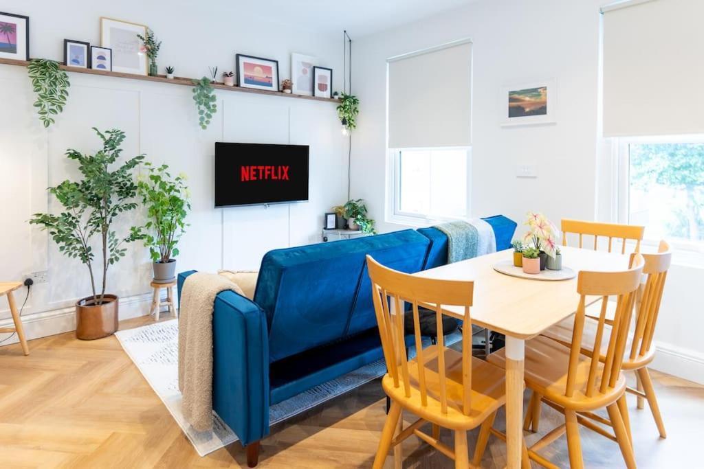 Apartment Business Near Canary Wharf London
