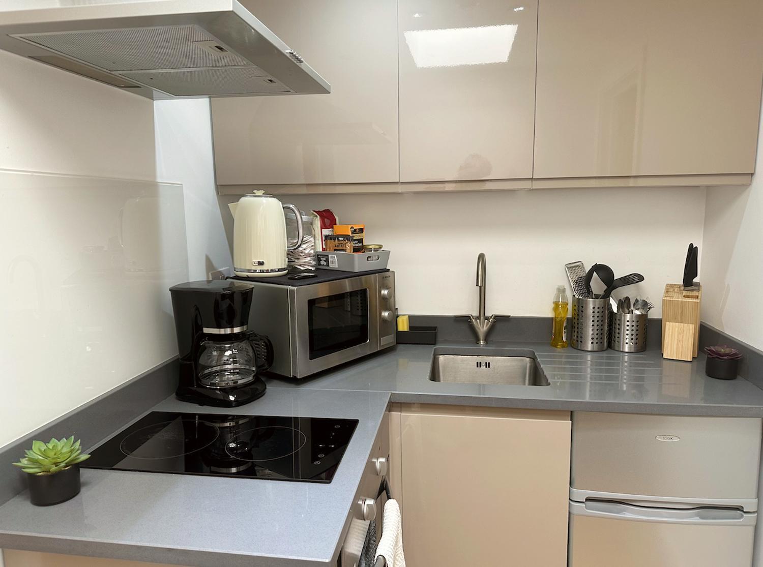 Stunning Business Travellers En-suite Bathroom Garden View * London