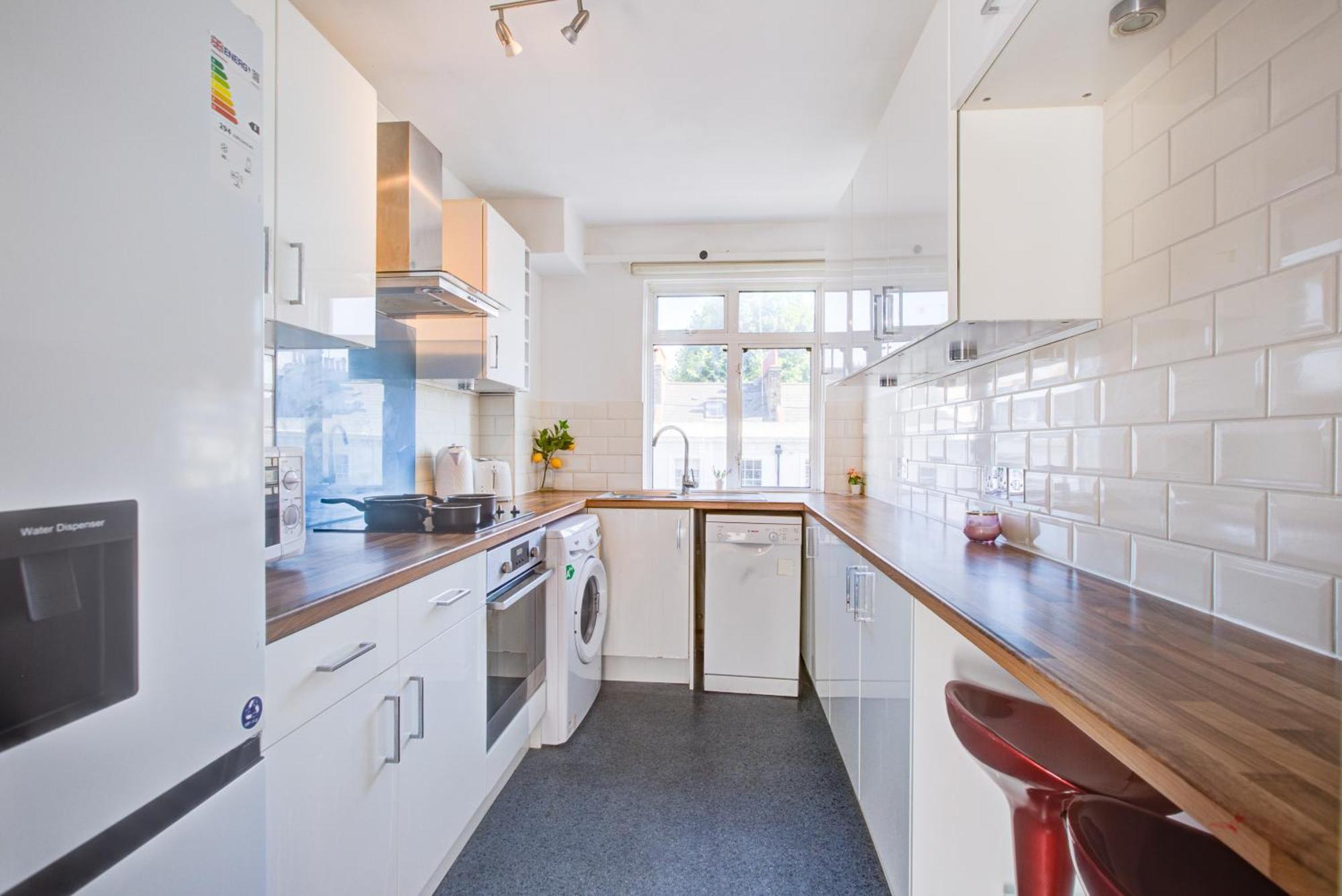 Victoria Family In Central Apartment London