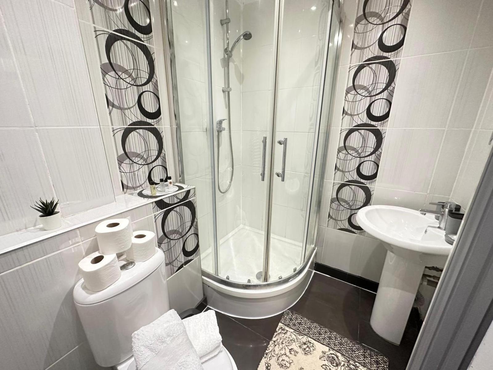 Stylish 1 Bedroom In Central Apartment