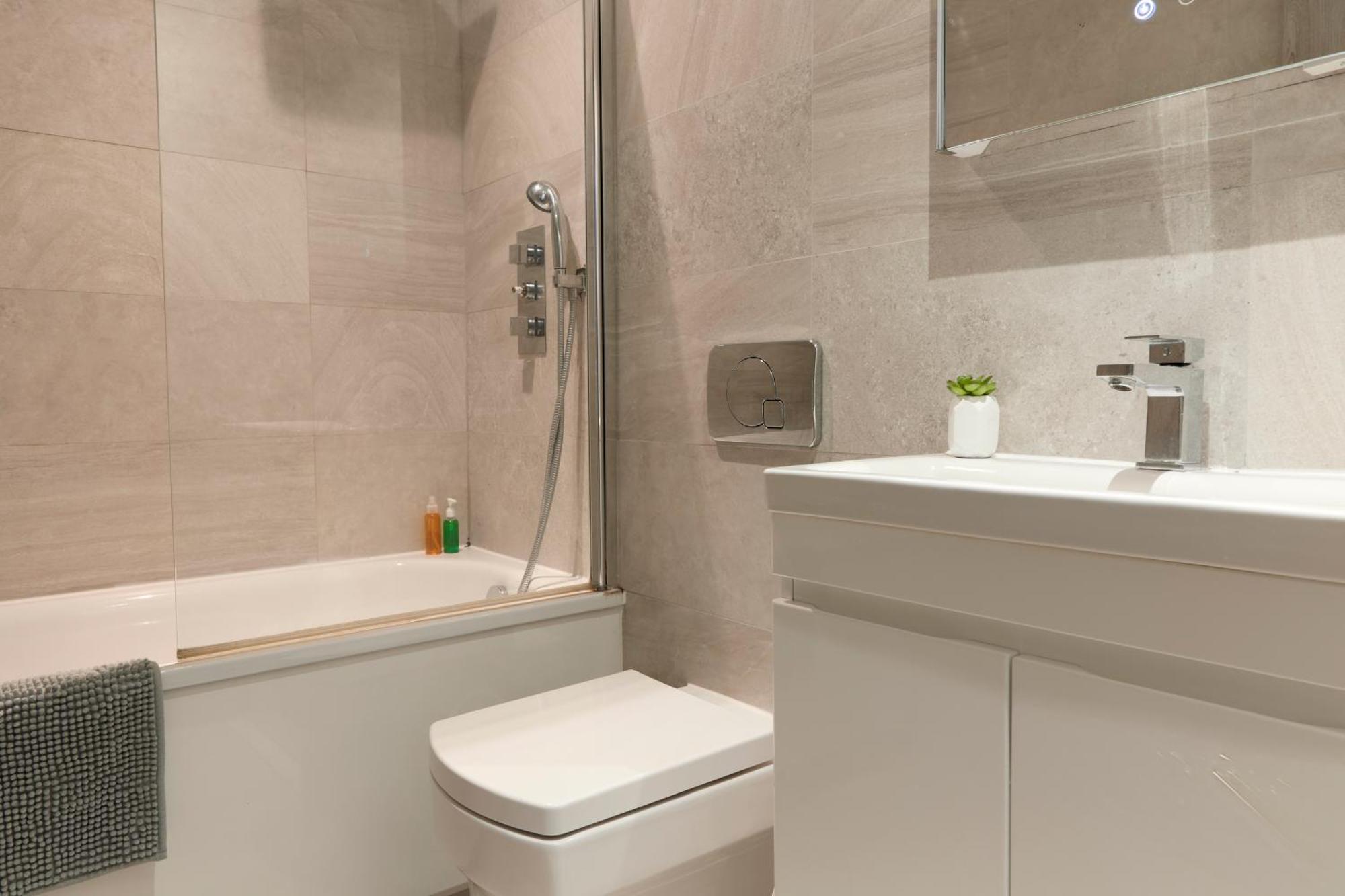 Urban Heaven - 6 Sleeper In The Heart Of Bricklane