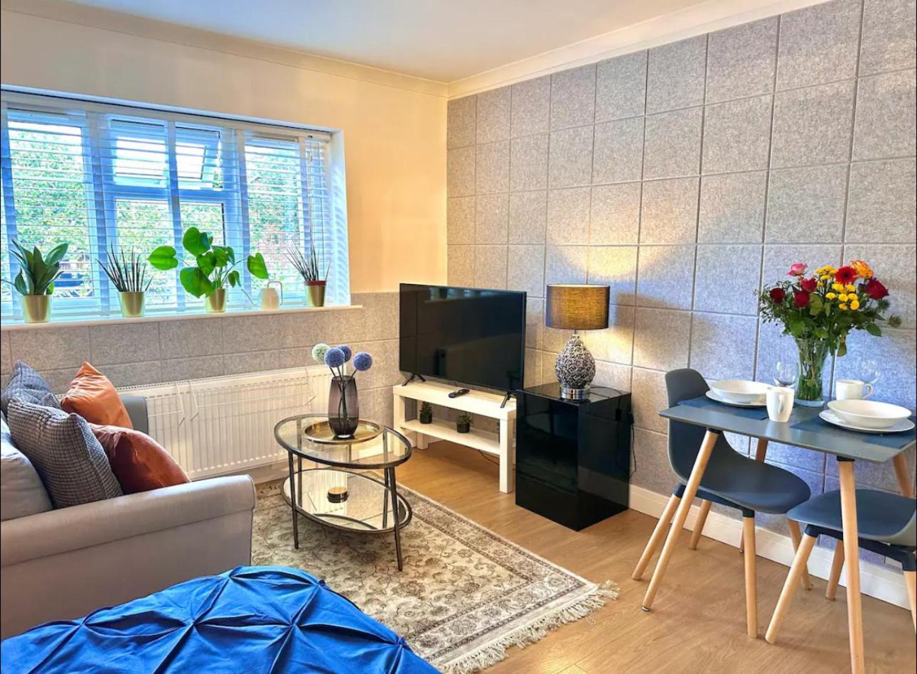 Stunning Business Travellers En-suite Bathroom Garden View * London