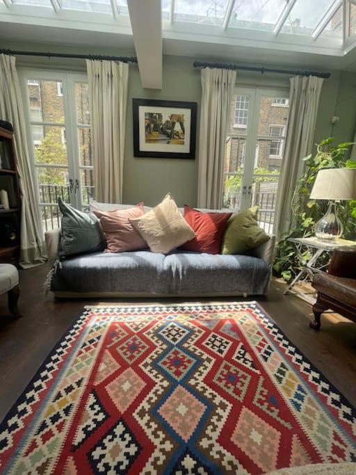 Stunning Townhouse In Beautiful Notting Hill Apartment