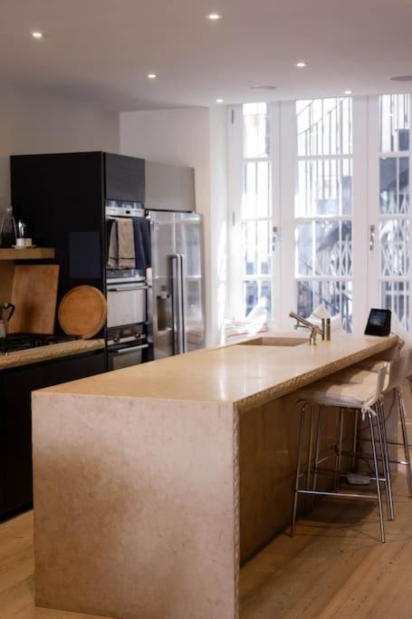 Stunning Townhouse In Beautiful Notting Hill Apartment *