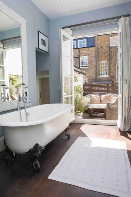 Stunning Townhouse In Beautiful Notting Hill Apartment *