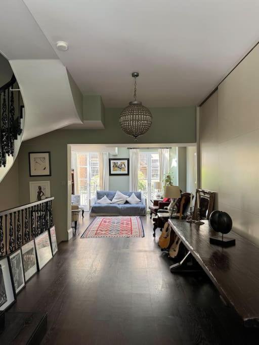 Stunning Townhouse In Beautiful Notting Hill * London