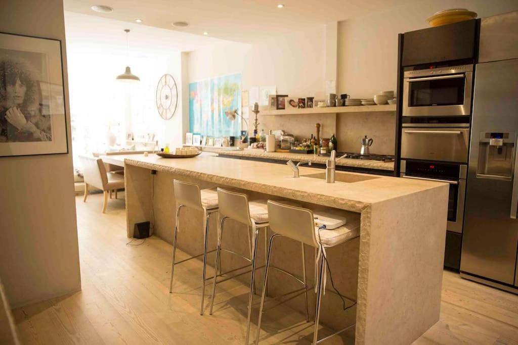 Stunning Townhouse In Beautiful Notting Hill Apartment