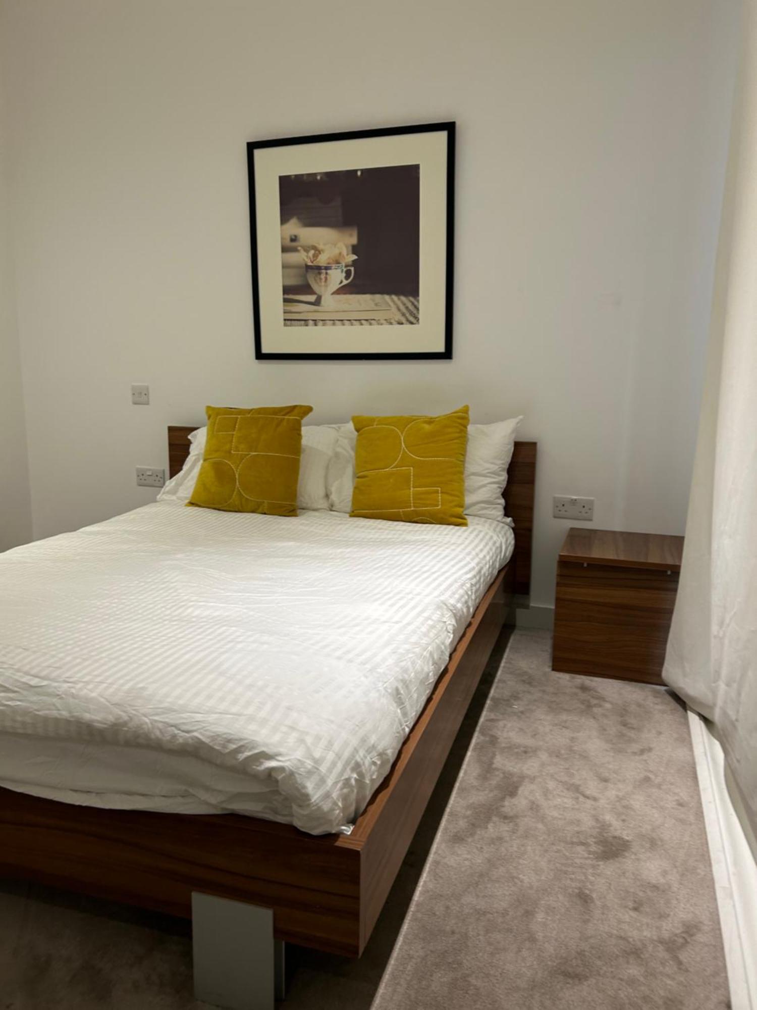 One Bedroom In Royal Wharf, Close To Airport * London
