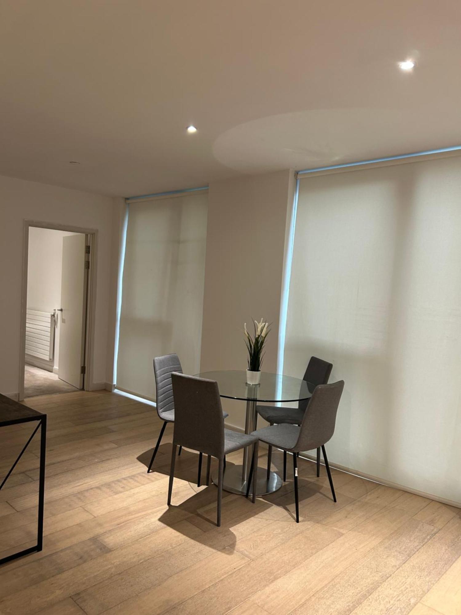 One Bedroom In Royal Wharf, Close To Airport Apartment