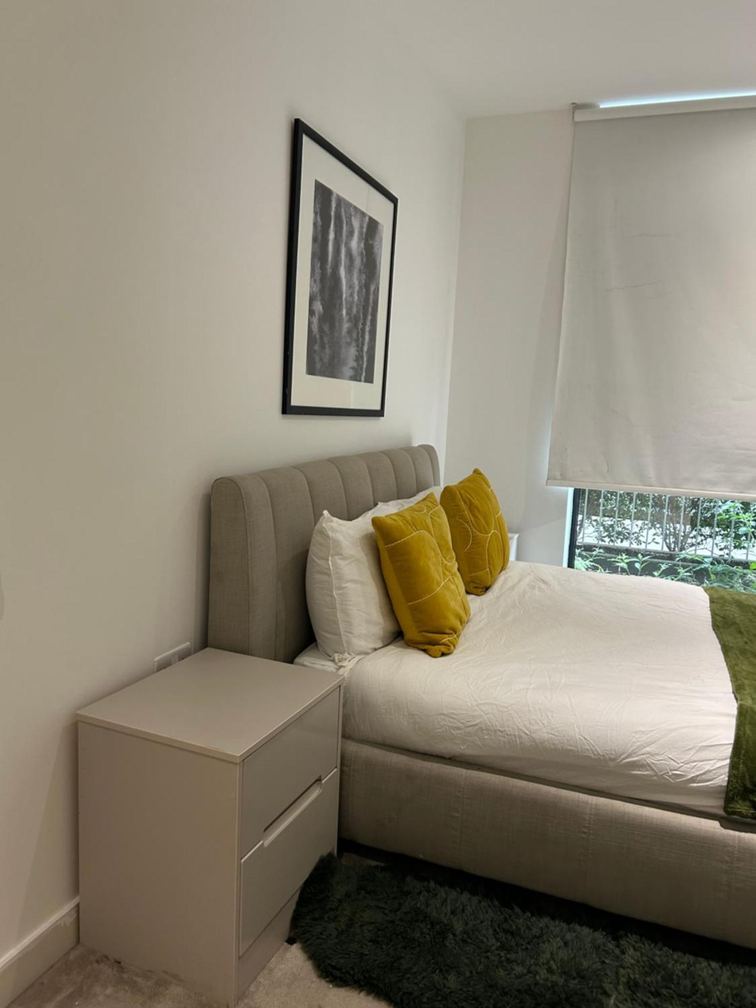 Apartment One Bedroom In Royal Wharf, Close To Airport *