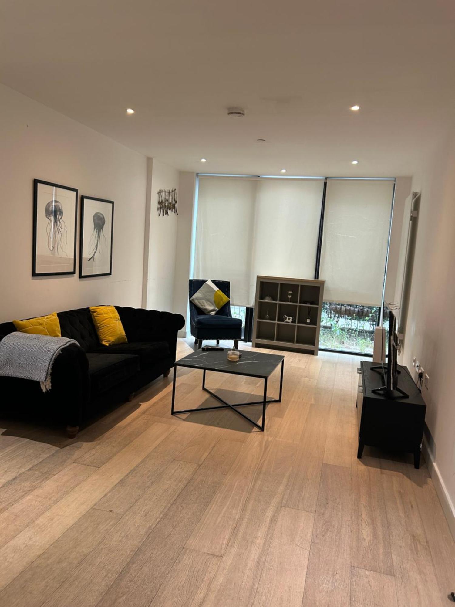 One Bedroom In Royal Wharf, Close To Airport * London