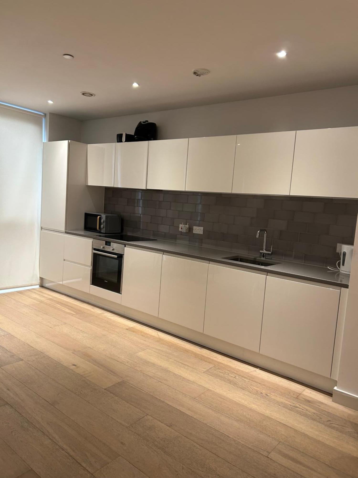 One Bedroom In Royal Wharf, Close To Airport Apartment London