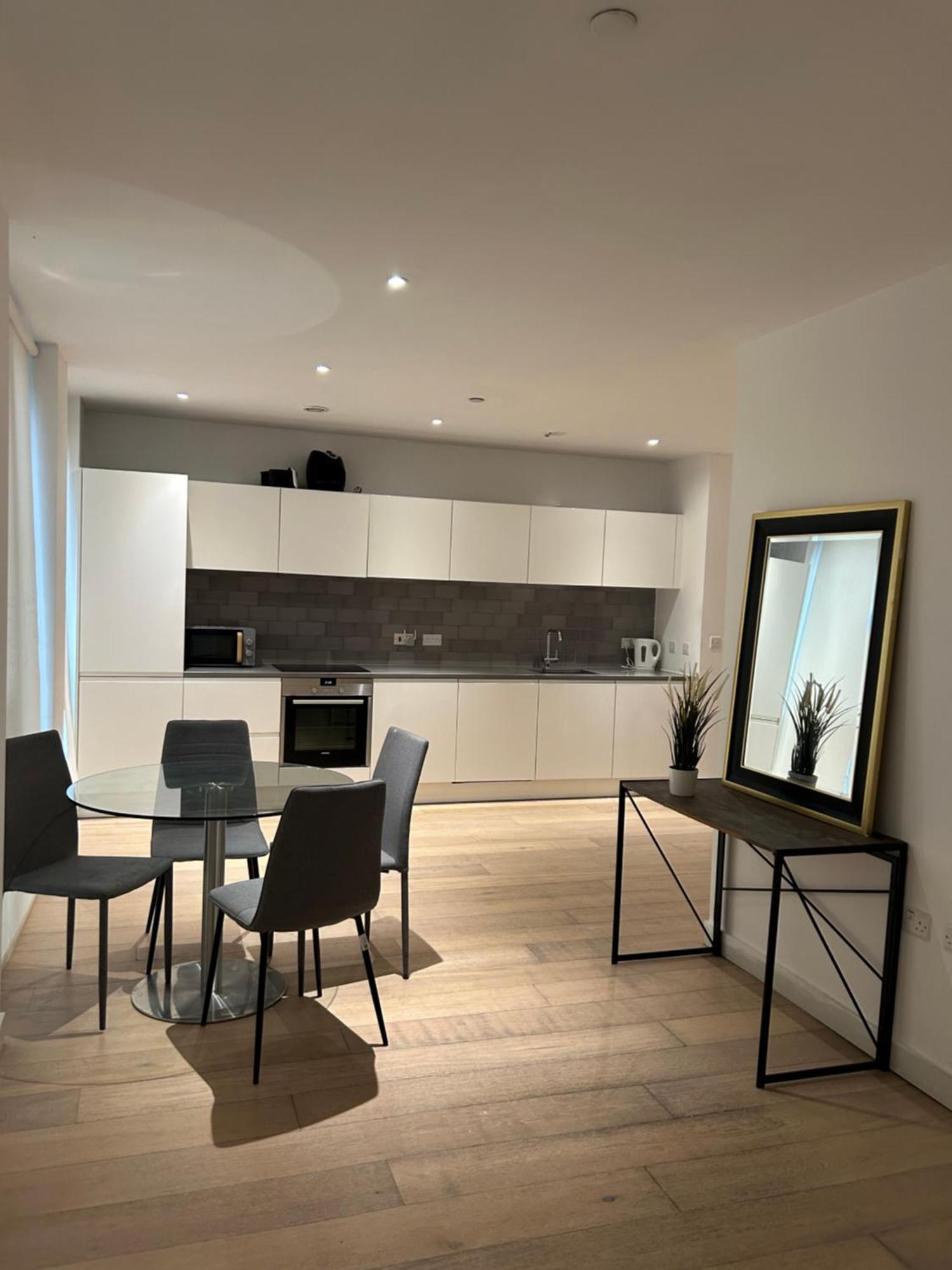 Apartment One Bedroom In Royal Wharf, Close To Airport