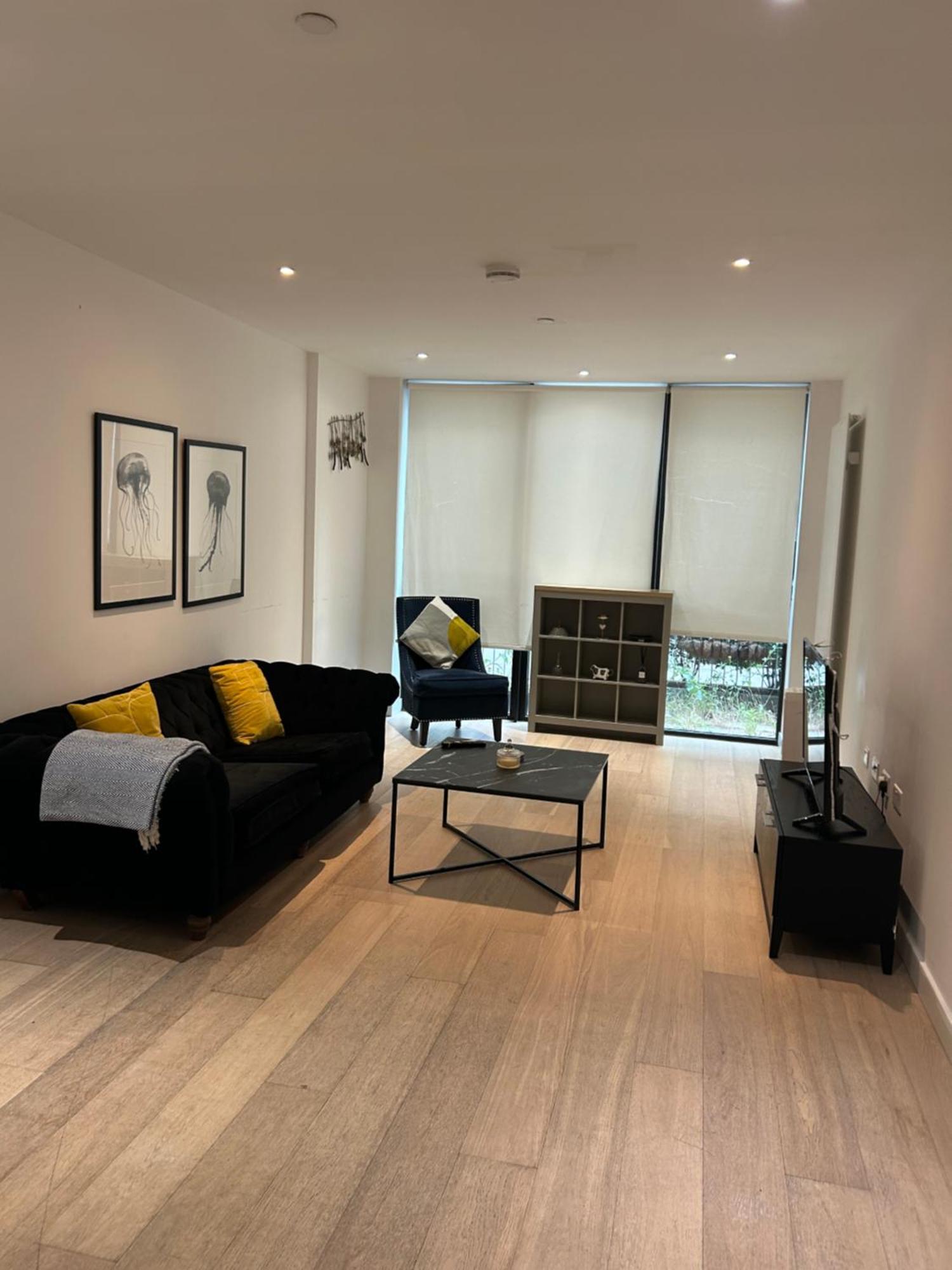 One Bedroom In Royal Wharf, Close To Airport *