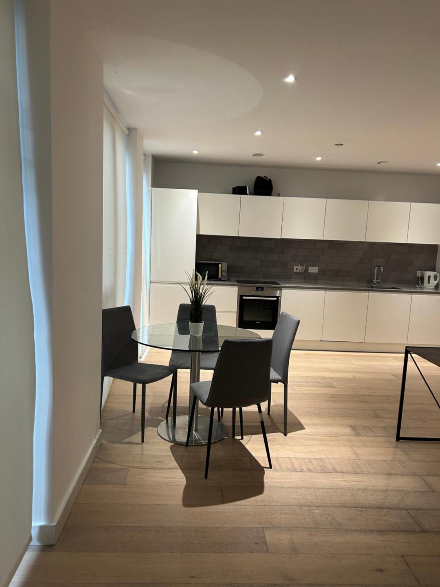 One Bedroom In Royal Wharf, Close To Airport