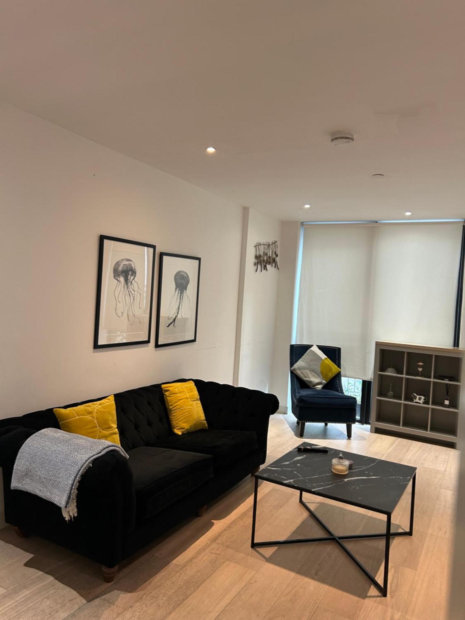 One Bedroom In Royal Wharf, Close To Airport Apartment