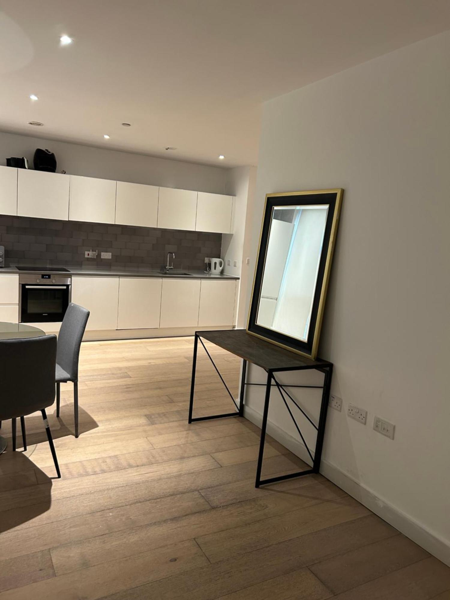 Apartment One Bedroom In Royal Wharf, Close To Airport