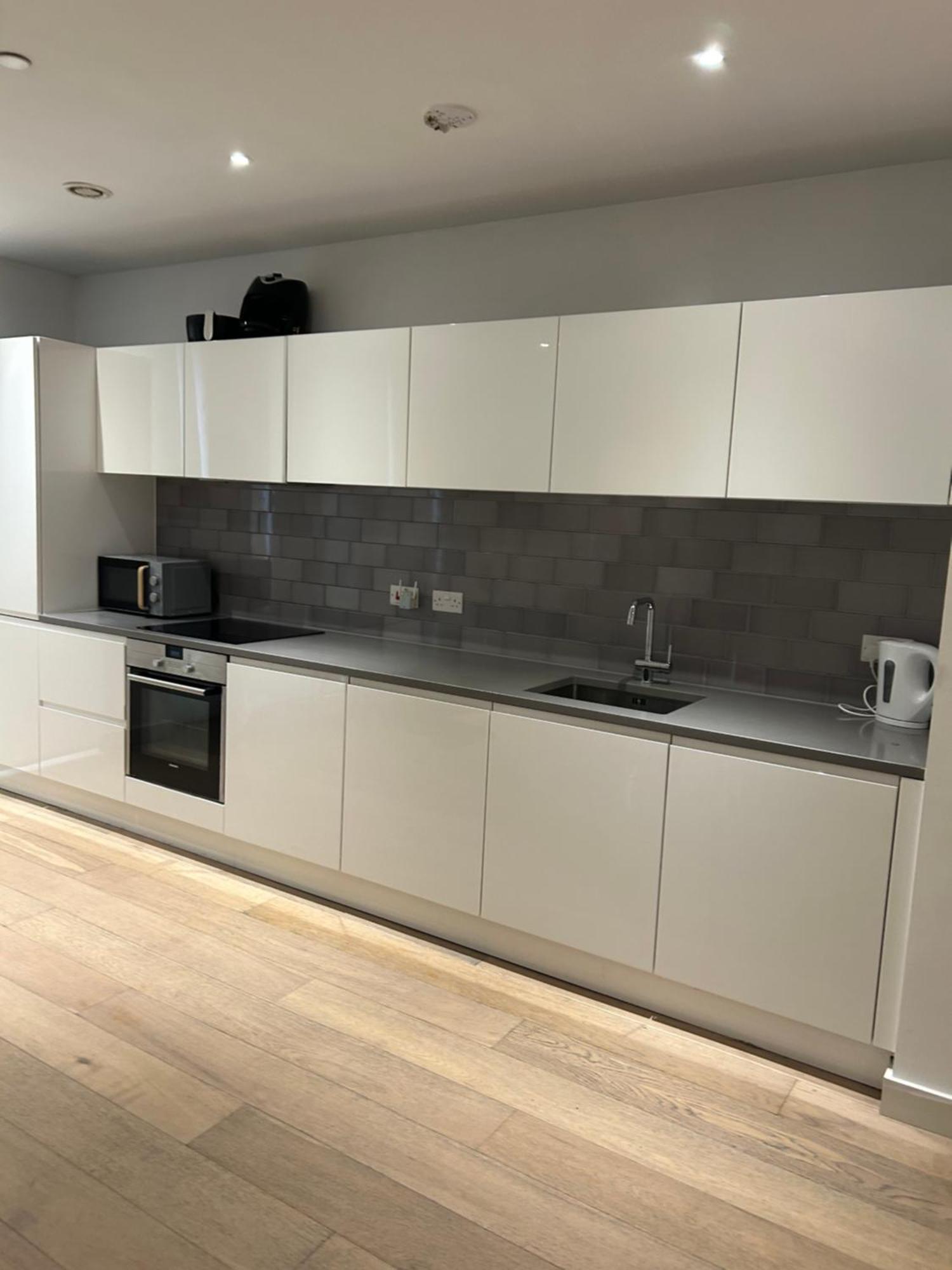 One Bedroom In Royal Wharf, Close To Airport London