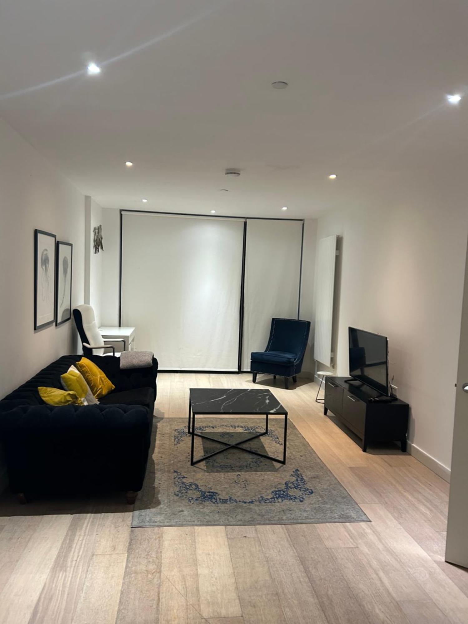 One Bedroom In Royal Wharf, Close To Airport * London