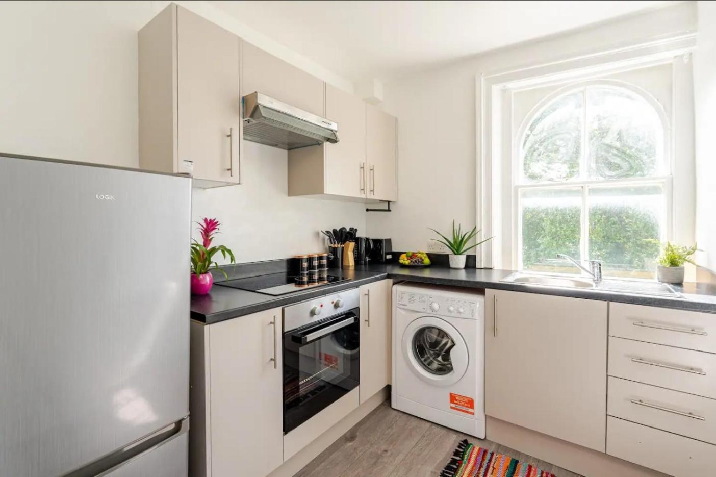Leinster Square Deluxe In London