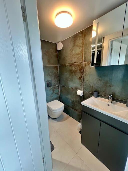Spacious In Wandsworth * Londen