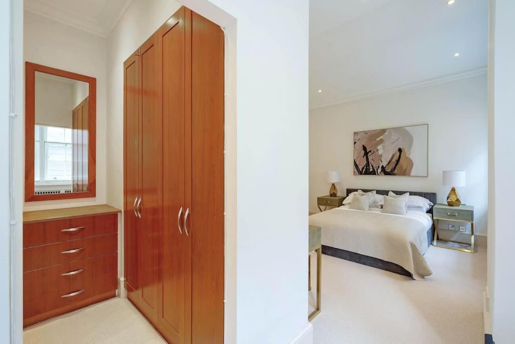 Fabulous 3 Bed In Kensington * London