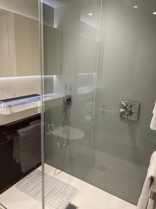 Apartment Modern 2 Bed Flat At Battersea *