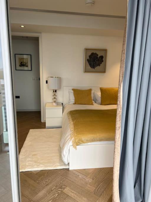 Apartment Modern 2 Bed Flat At Battersea *
