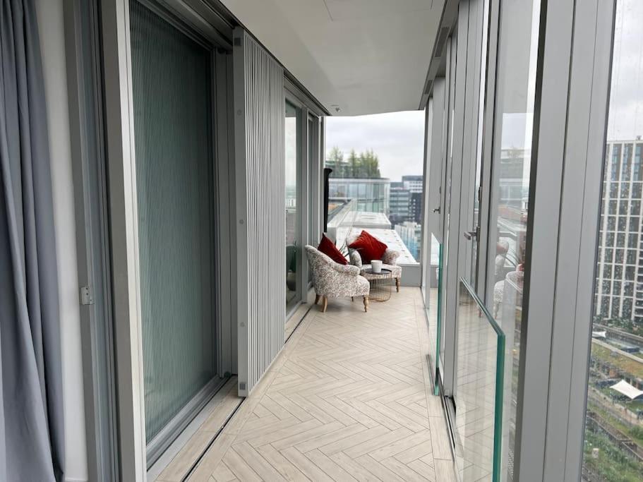 Modern 2 Bed Flat At Battersea Apartment London